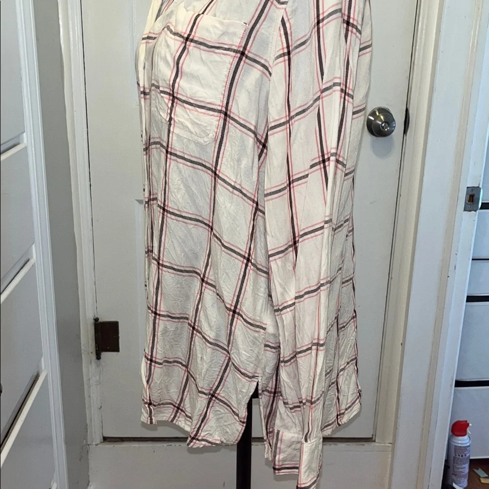 Old navy Women's Cream Plaid Button-Front Shirt Top - Picture 4 of 7